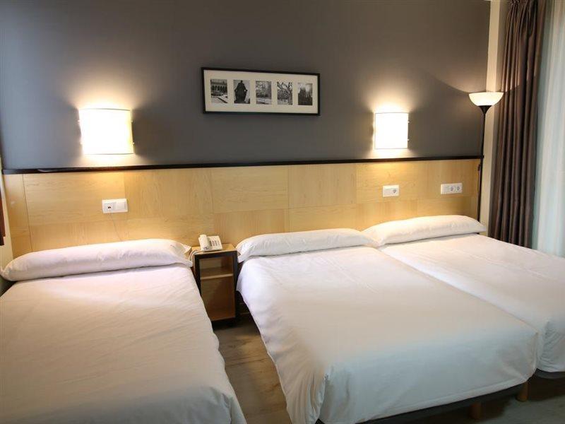 Hotel Alda Entrearcos Burgos Bagian luar foto