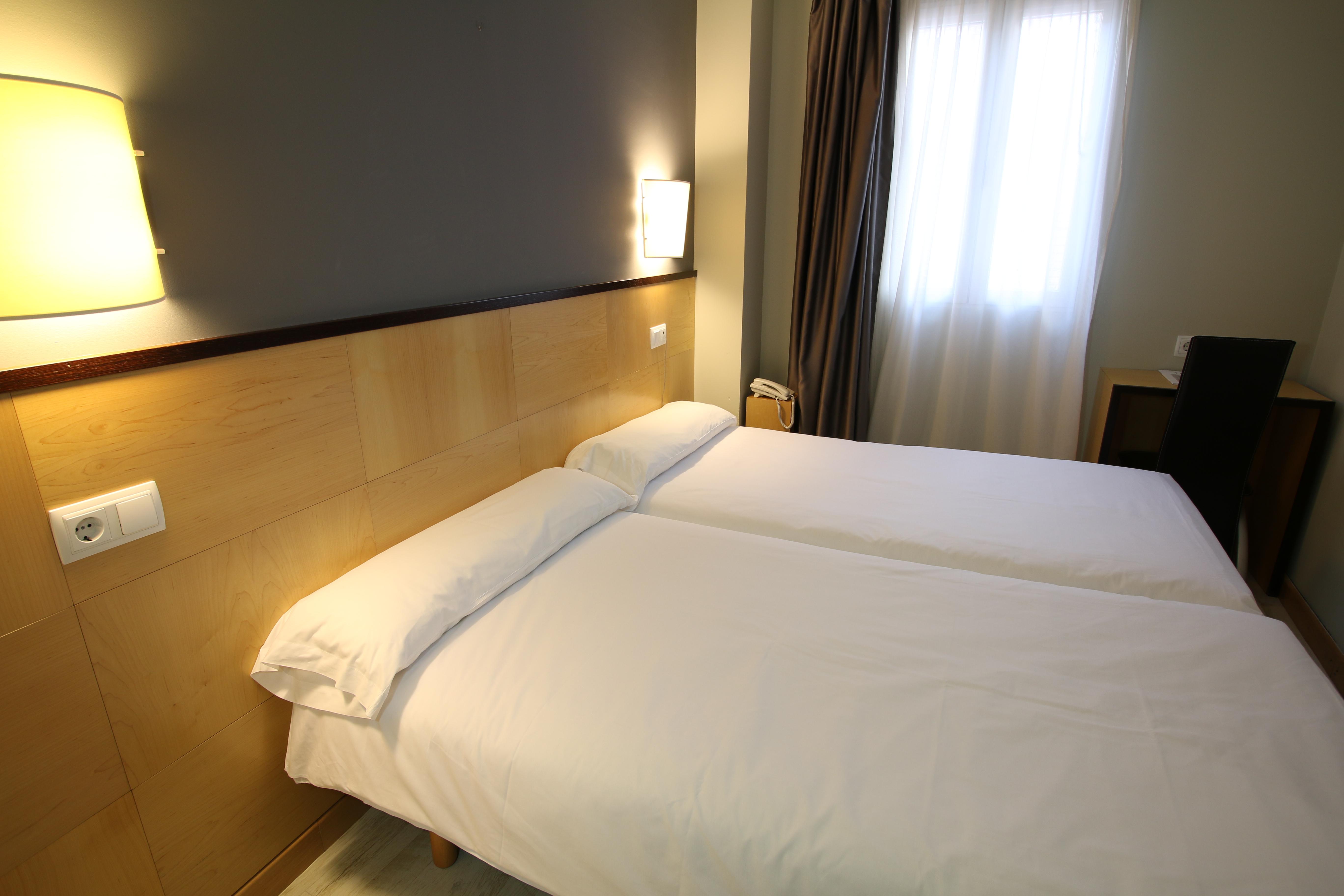 Hotel Alda Entrearcos Burgos Bagian luar foto