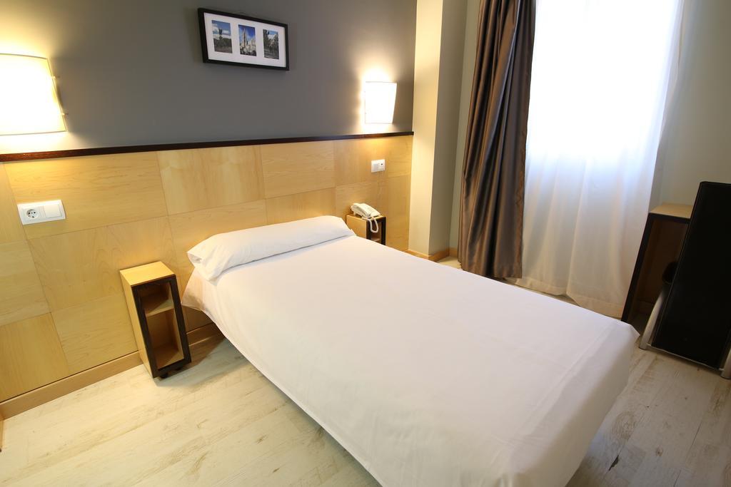 Hotel Alda Entrearcos Burgos Bagian luar foto
