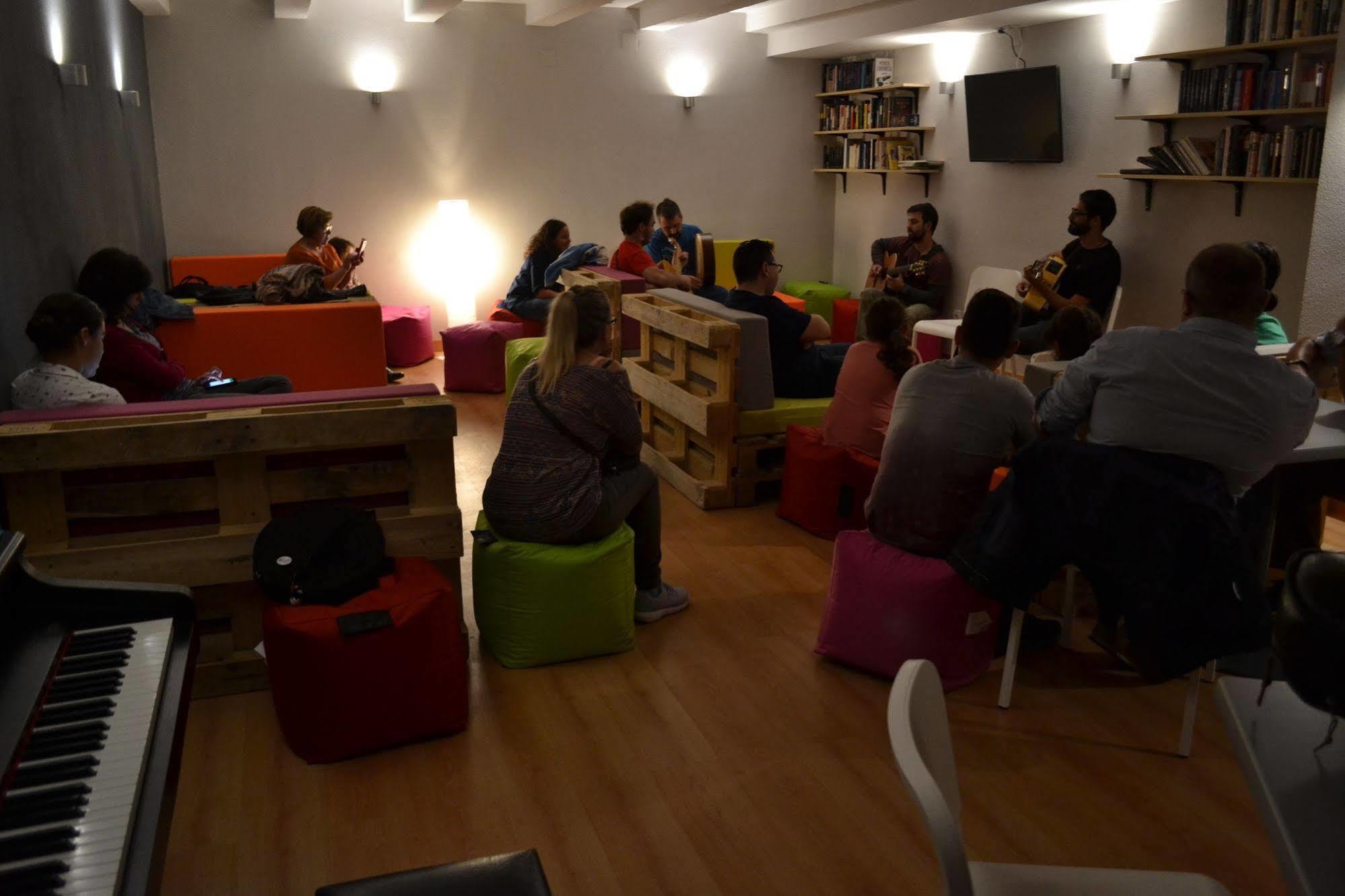 Hotel Alda Entrearcos Burgos Bagian luar foto